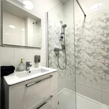 Апартаменти Przyjazni 16 24 - Self Check-in 20h - Lift Вроцлав